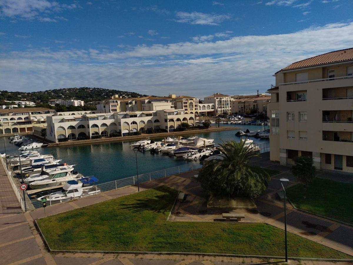 Mer, Bateau Sete Exterior photo